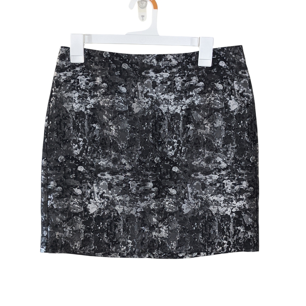 Like New Banana Republic Women's Black and Gray Metallic Weave Mini Skirt Size 4
